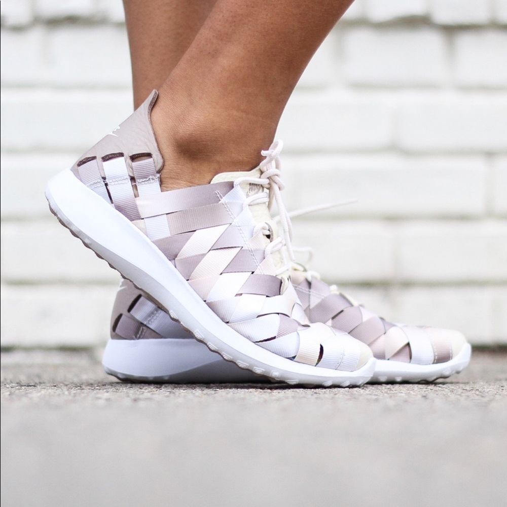 Nike Woven Juvenate !